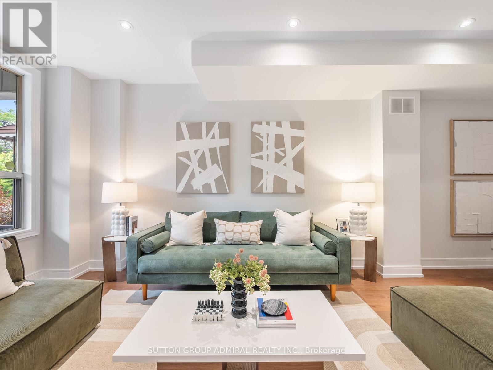Photo 5 of 398 Crawford Street, Toronto ON