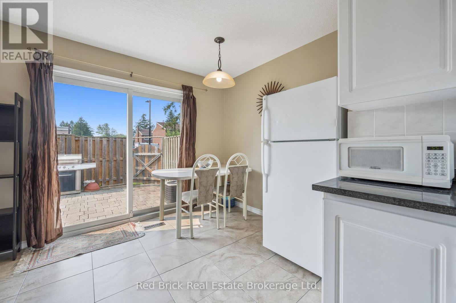 Photo 11 of 16 121 University Avenue E, Waterloo ON
