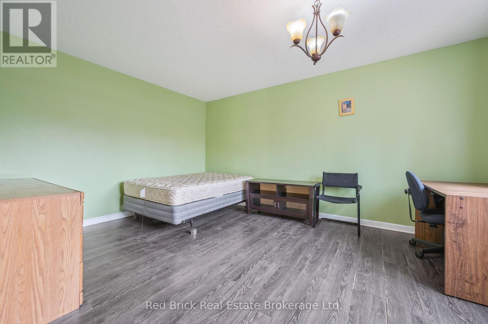 Photo 12 of 16 121 University Avenue E, Waterloo ON