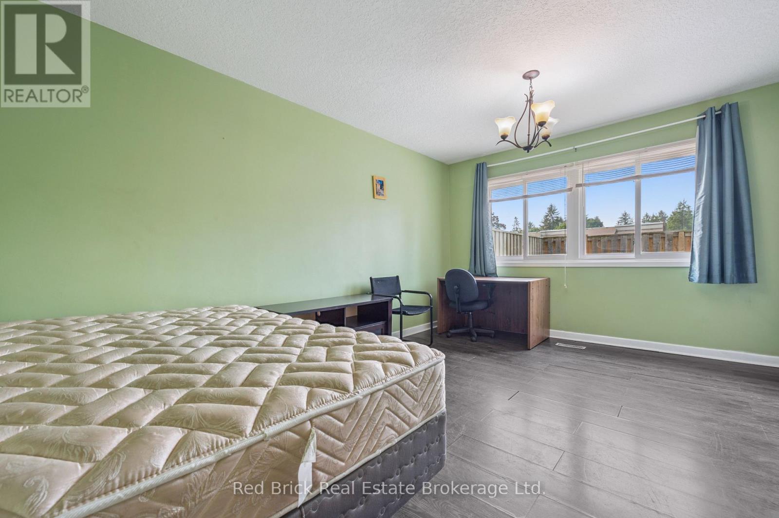 Photo 13 of 16 121 University Avenue E, Waterloo ON