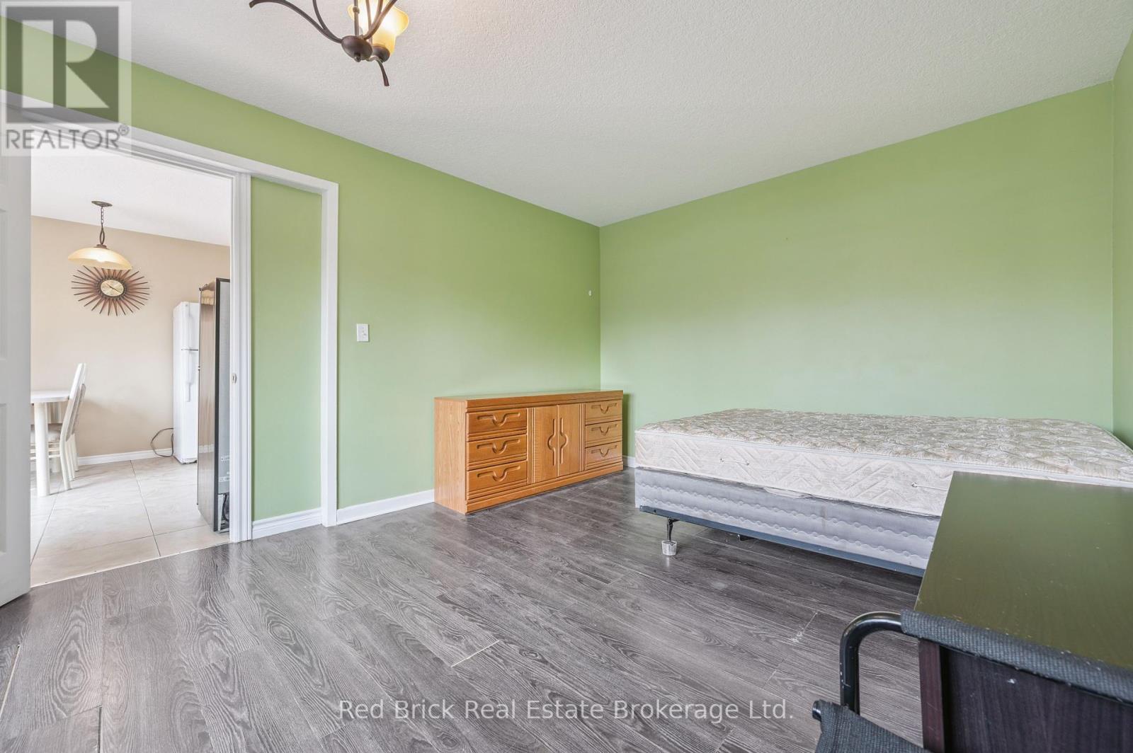 Photo 14 of 16 121 University Avenue E, Waterloo ON