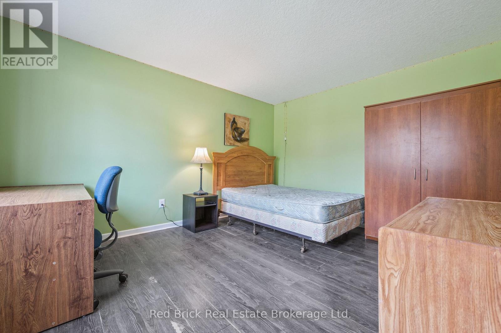Photo 15 of 16 121 University Avenue E, Waterloo ON