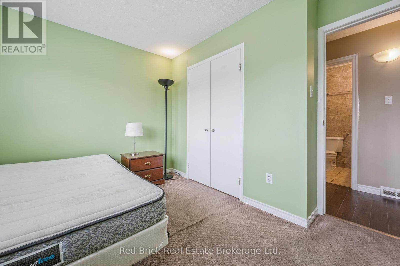 Photo 19 of 16 121 University Avenue E, Waterloo ON