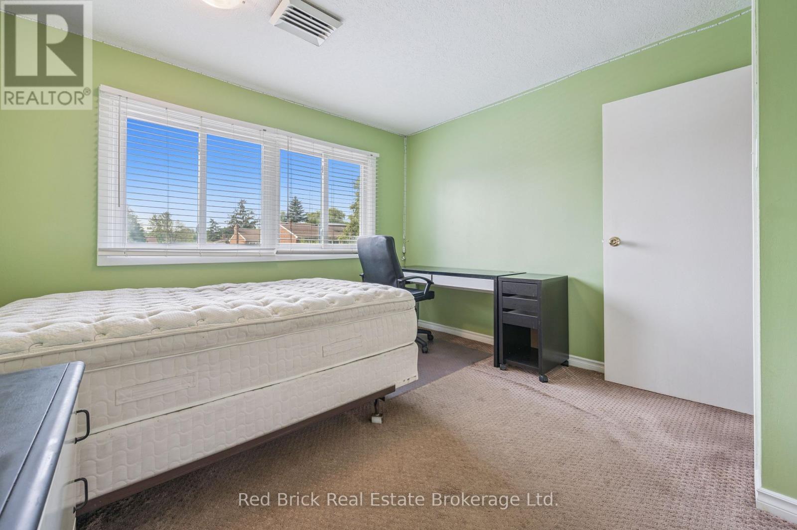 Photo 20 of 16 121 University Avenue E, Waterloo ON