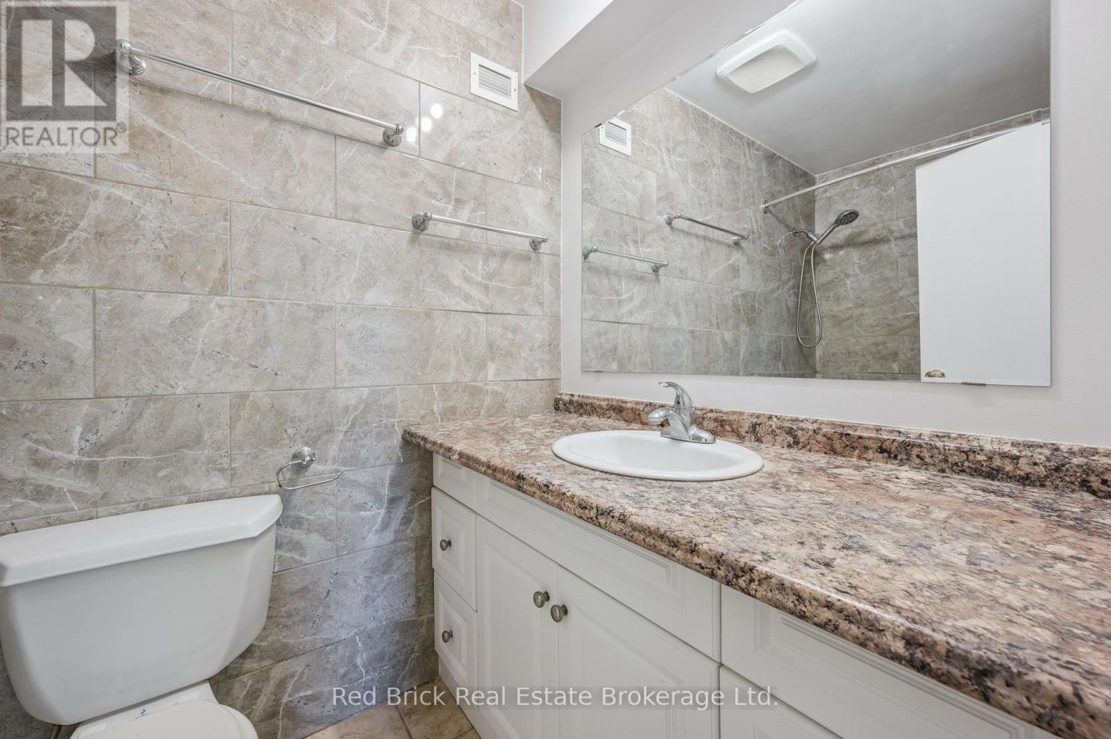 Photo 22 of 16 121 University Avenue E, Waterloo ON