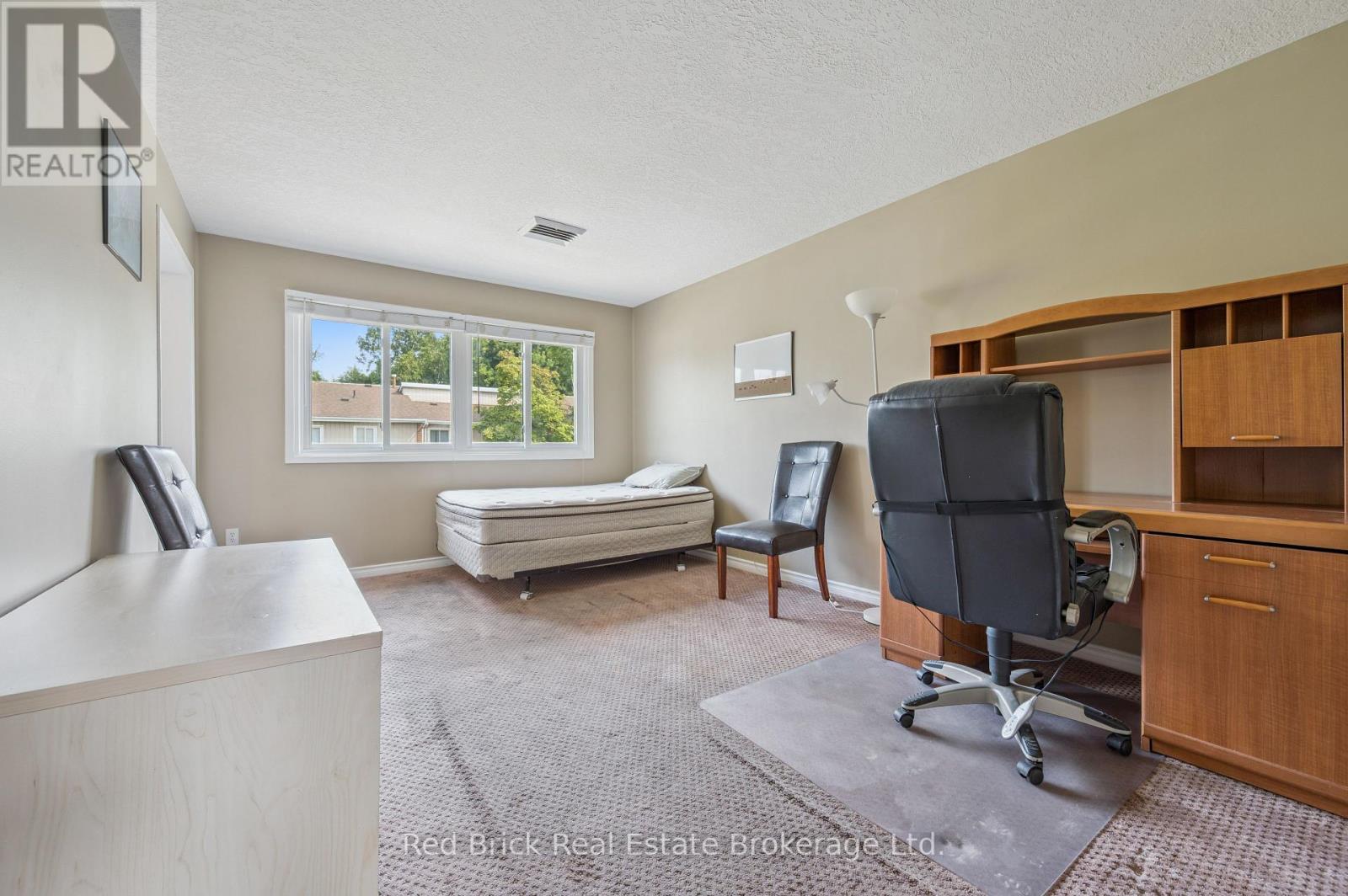 Photo 23 of 16 121 University Avenue E, Waterloo ON