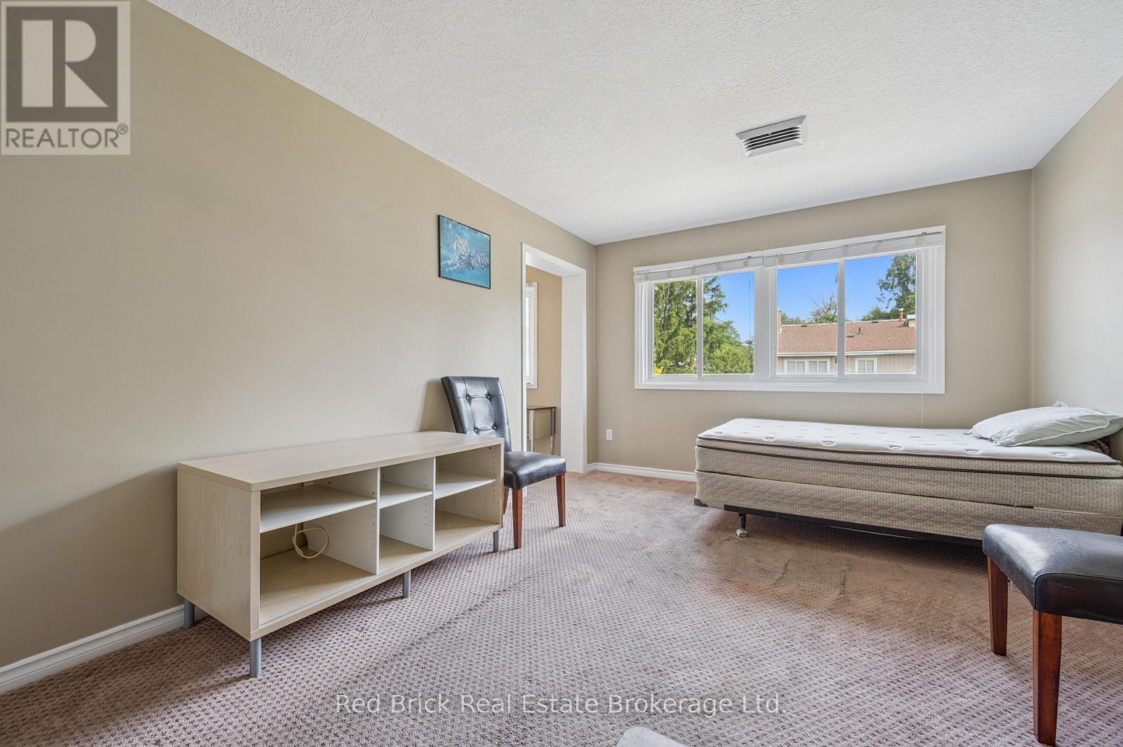 Photo 25 of 16 121 University Avenue E, Waterloo ON