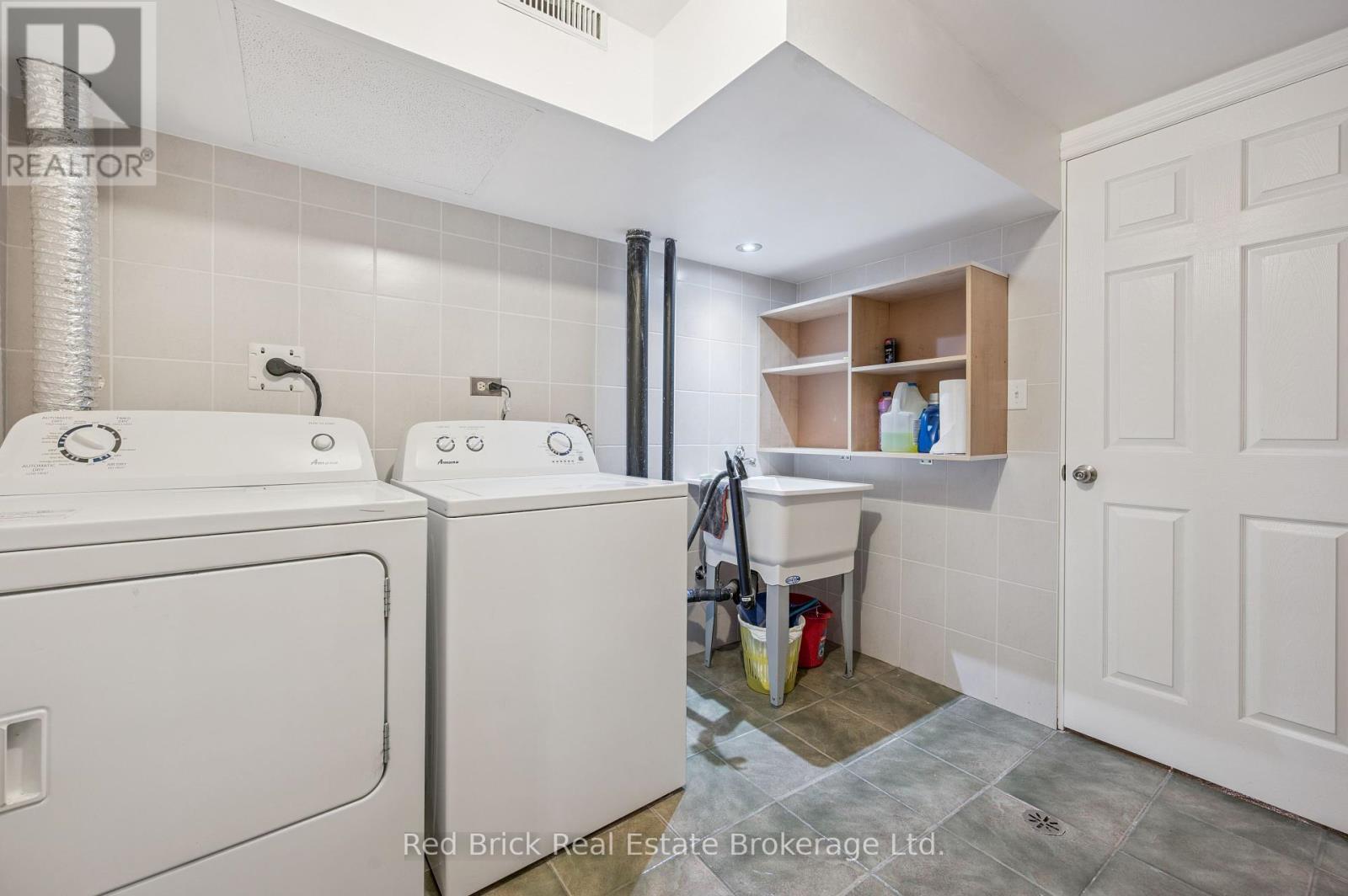 Photo 30 of 16 121 University Avenue E, Waterloo ON