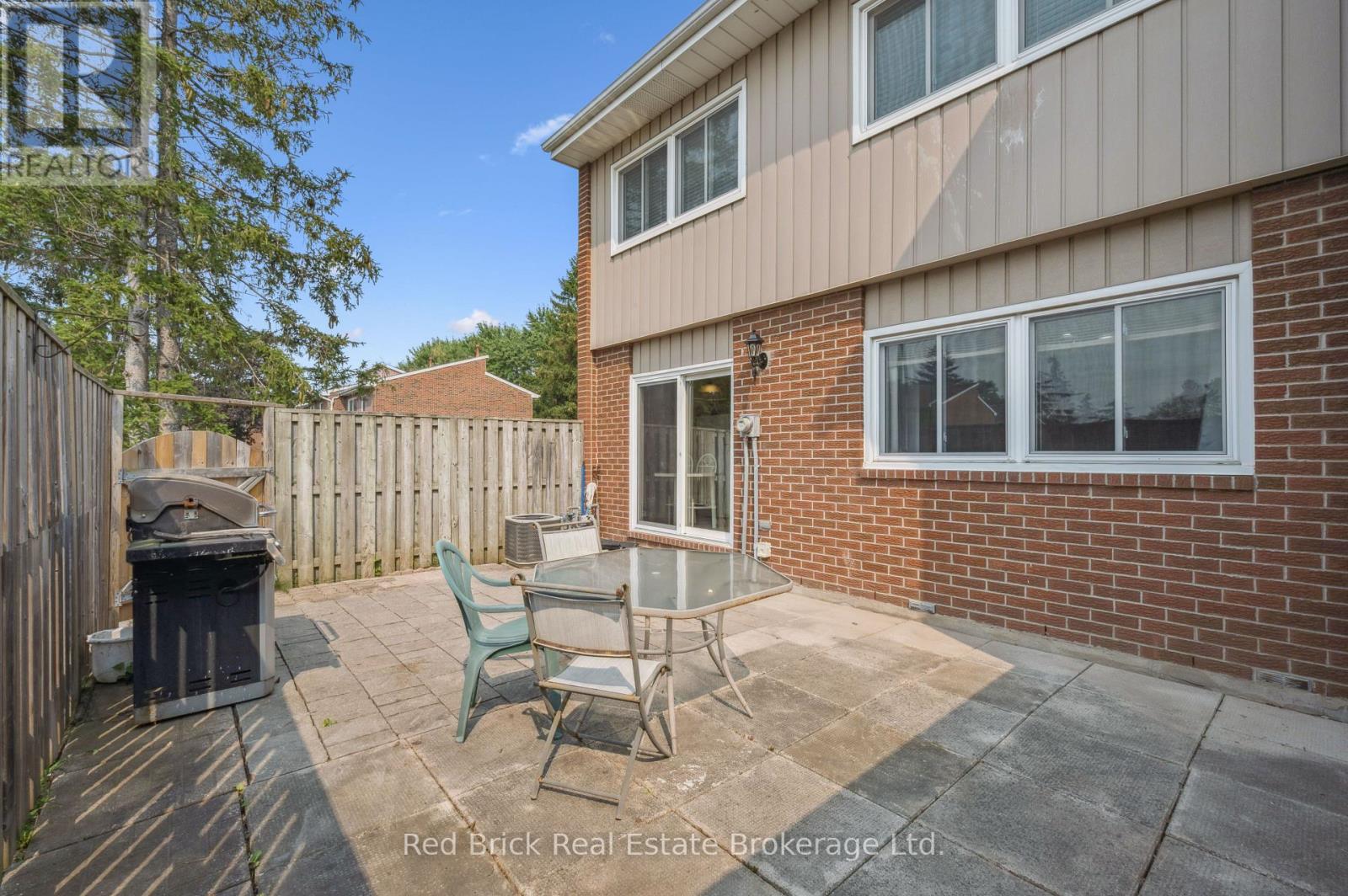 Photo 33 of 16 121 University Avenue E, Waterloo ON