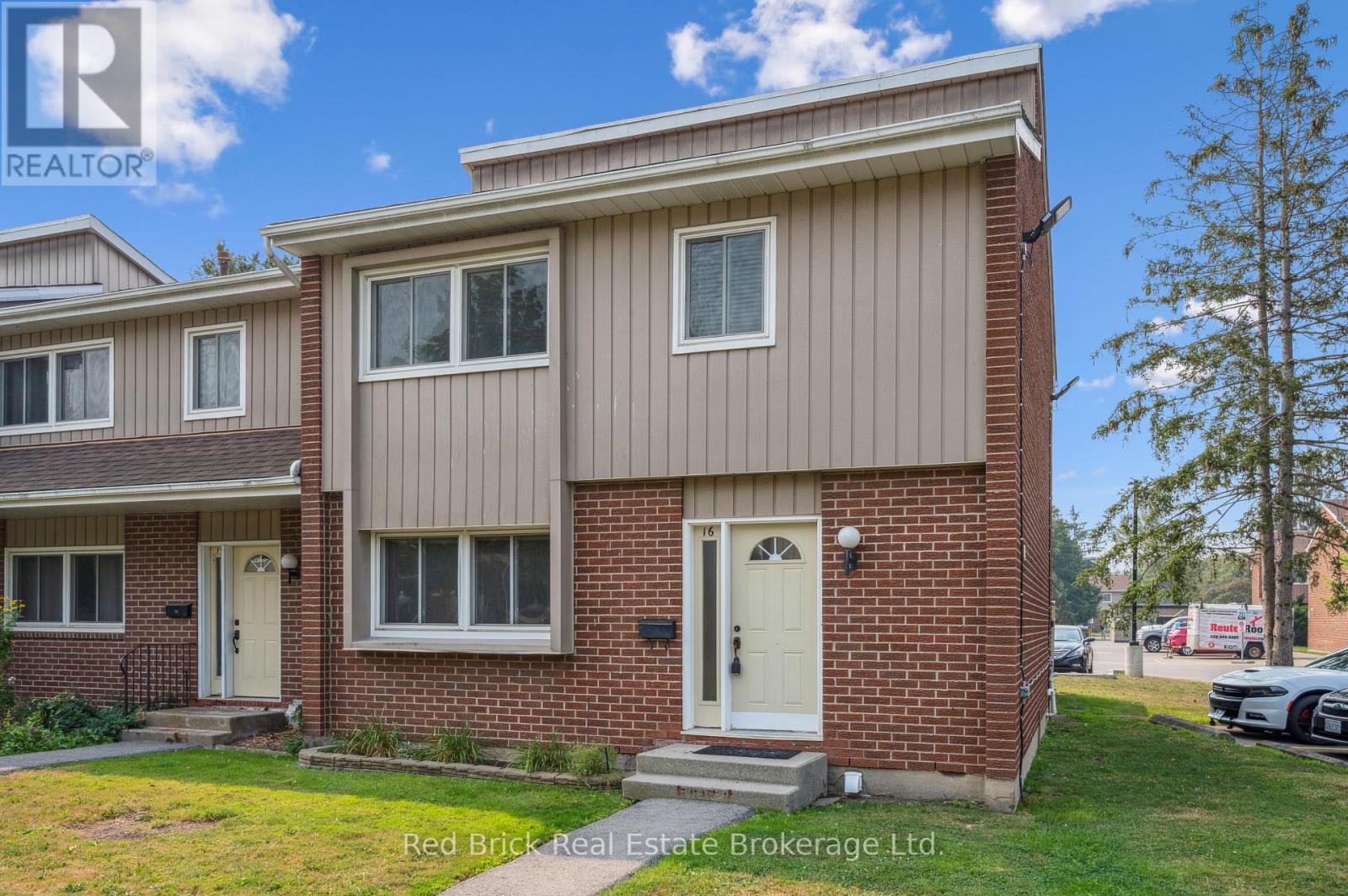 Photo 4 of 16 121 University Avenue E, Waterloo ON