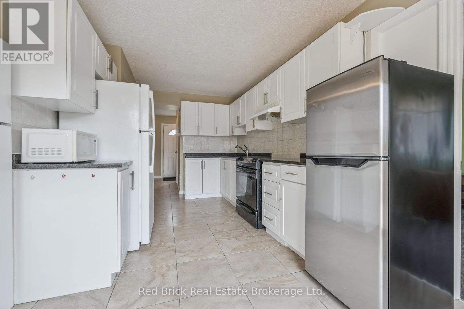 Photo 7 of 16 121 University Avenue E, Waterloo ON