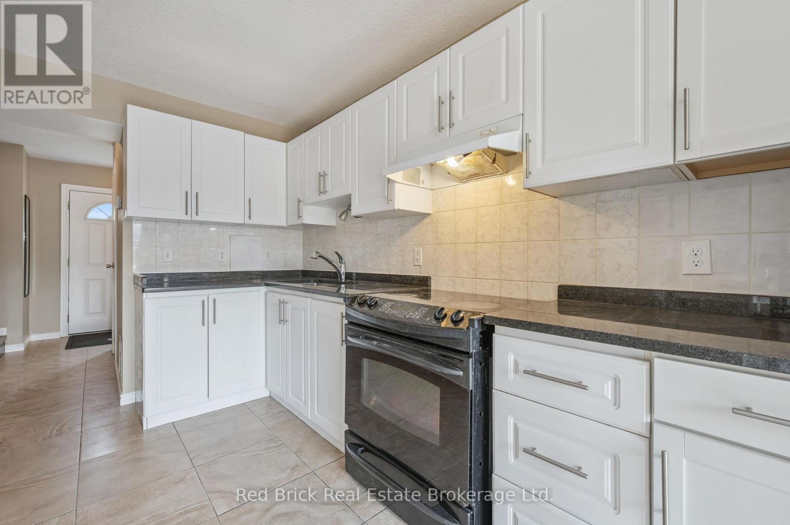 Photo 8 of 16 121 University Avenue E, Waterloo ON