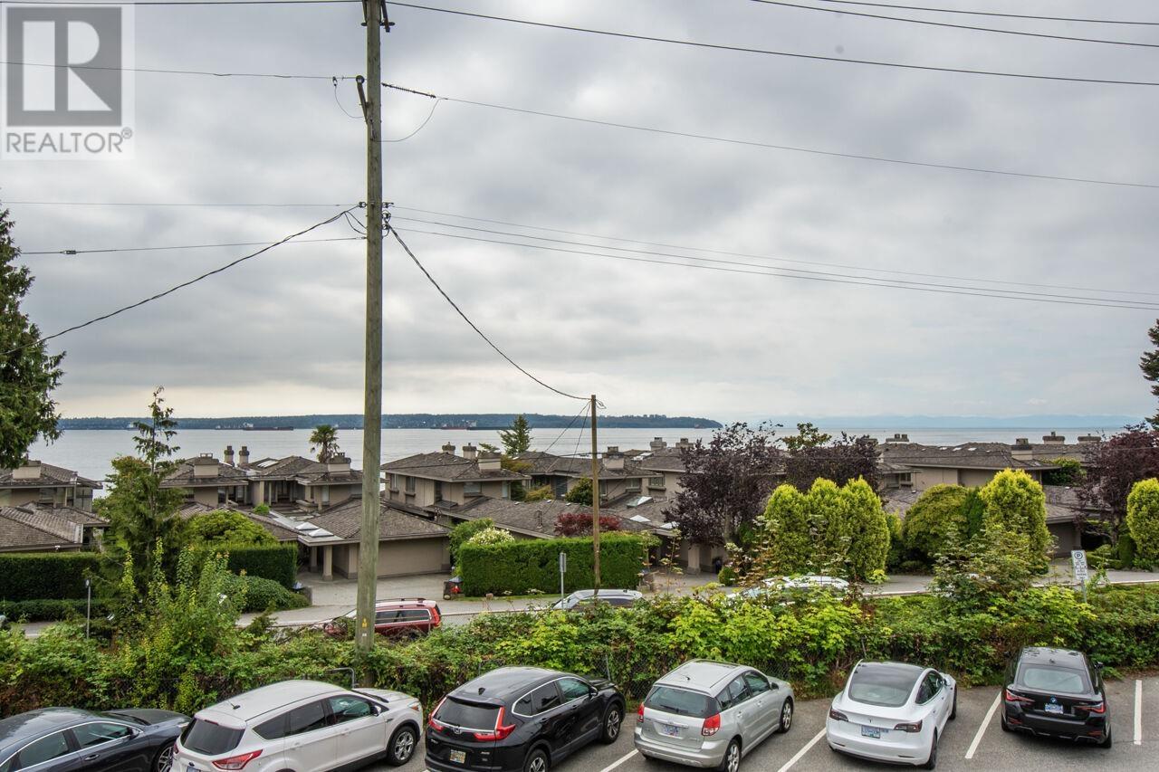Photo 23 of 202 225 24th Street, West Vancouver BC