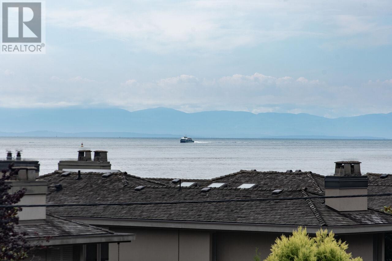 Photo 1 of 202 225 24th Street, West Vancouver BC