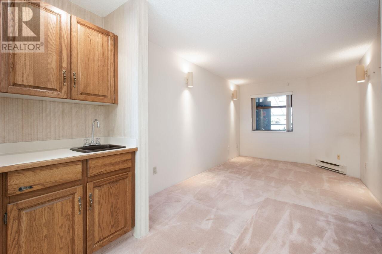 Photo 9 of 202 225 24th Street, West Vancouver BC