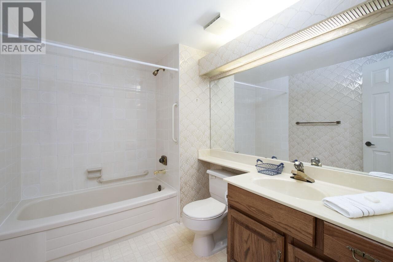 Photo 7 of 202 225 24th Street, West Vancouver BC