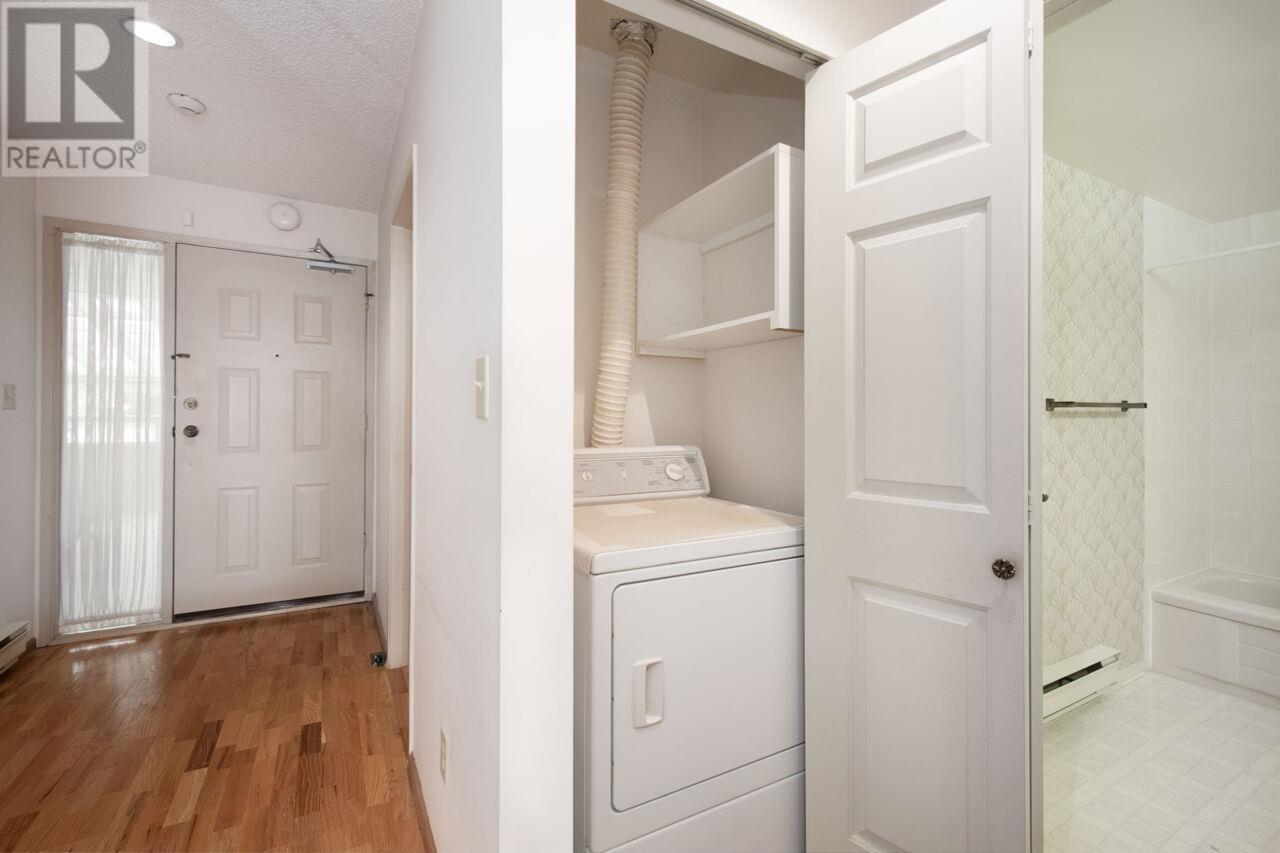 Photo 8 of 202 225 24th Street, West Vancouver BC