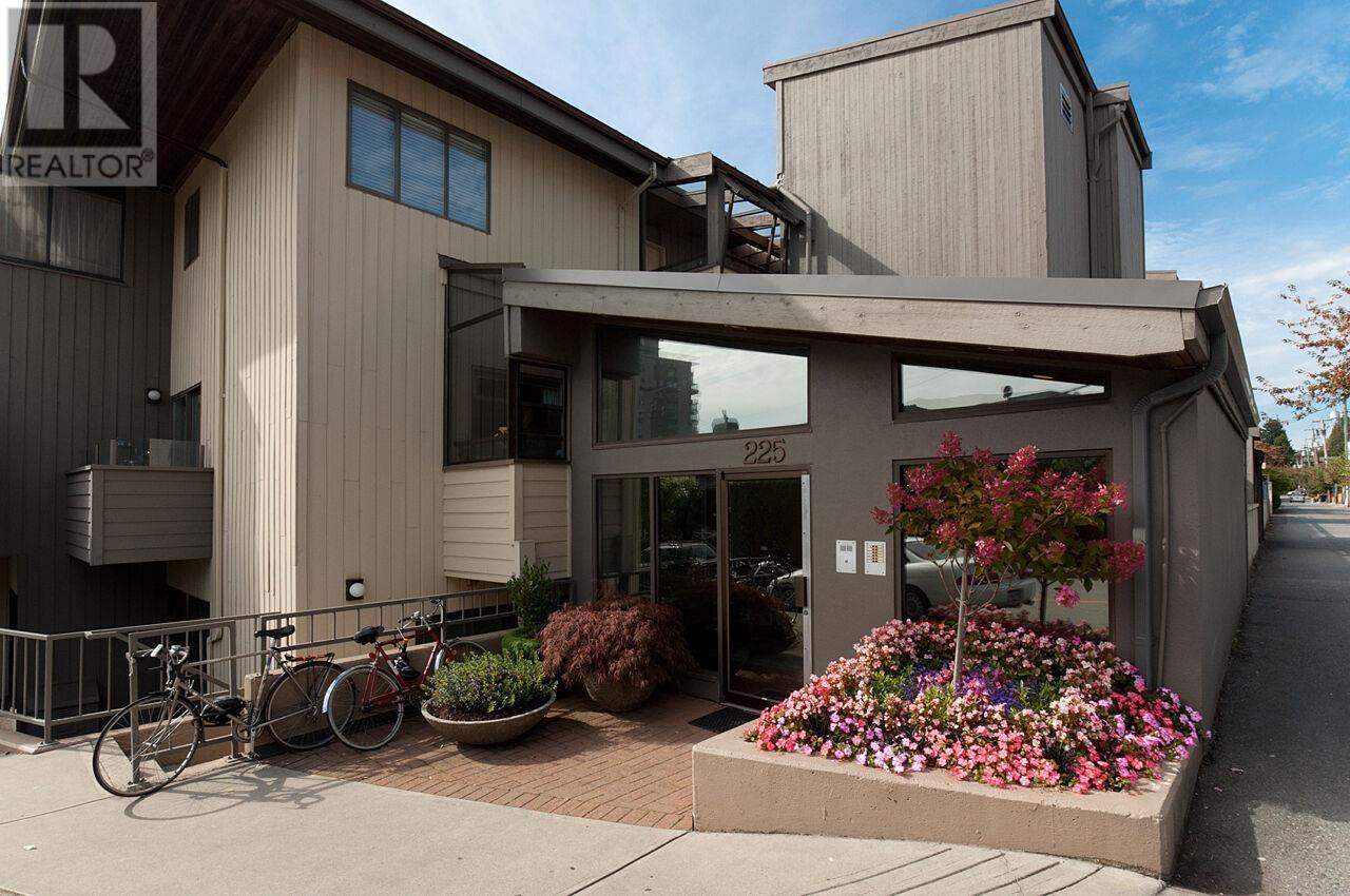 Photo 25 of 202 225 24th Street, West Vancouver BC