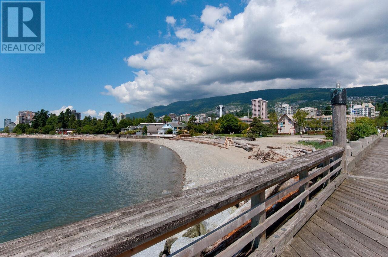 Photo 30 of 202 225 24th Street, West Vancouver BC
