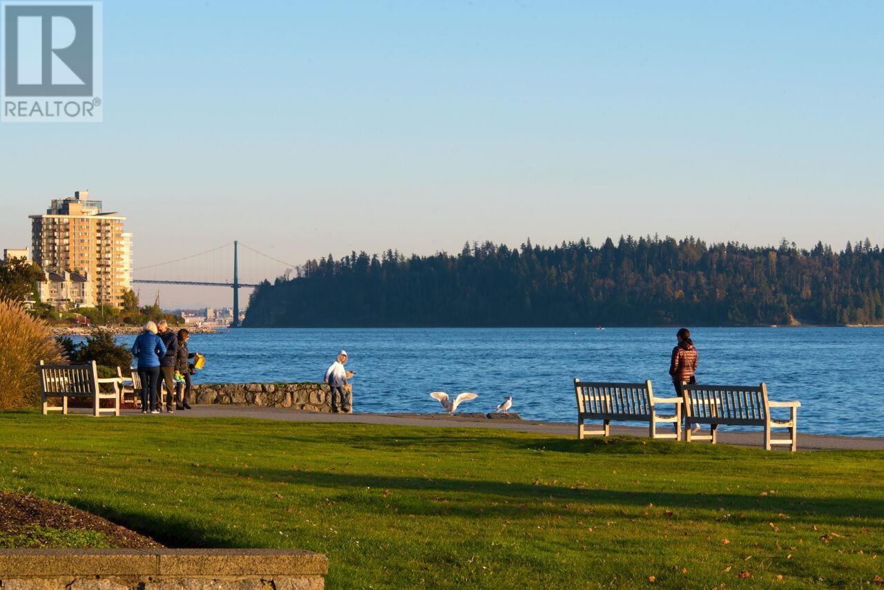 Photo 28 of 202 225 24th Street, West Vancouver BC