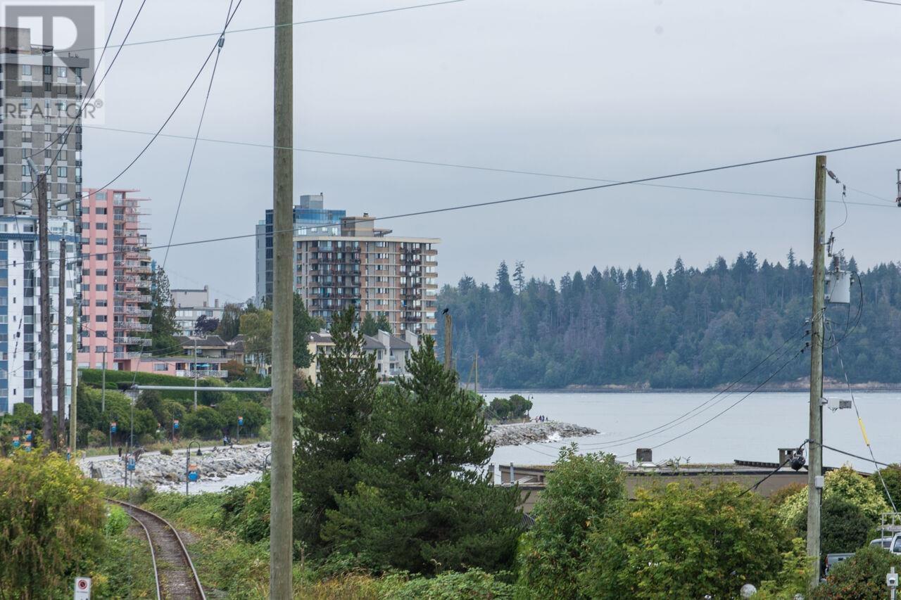 Photo 32 of 202 225 24th Street, West Vancouver BC