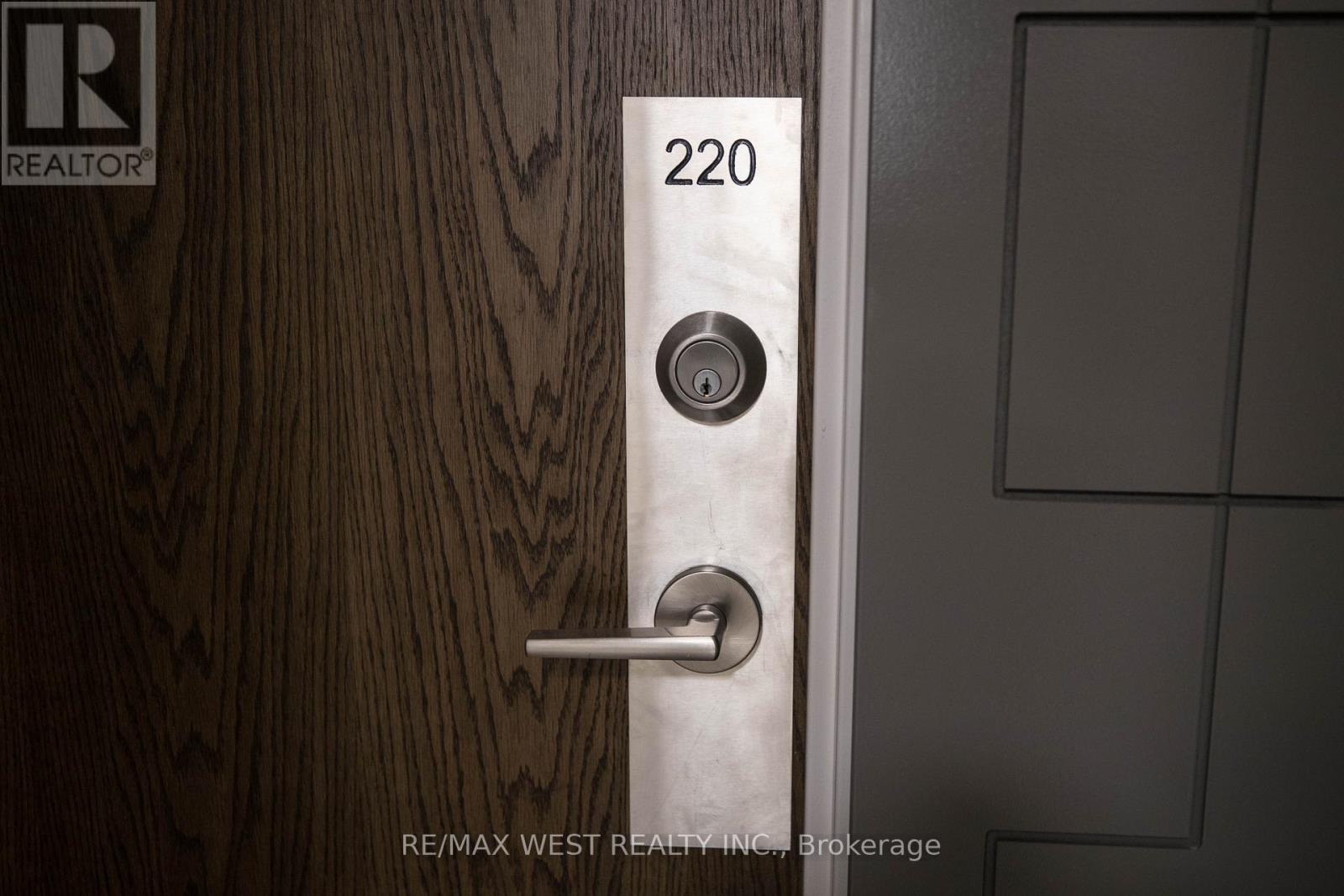 Photo 1 of 220 99 Eagle Rock Way, Vaughan ON