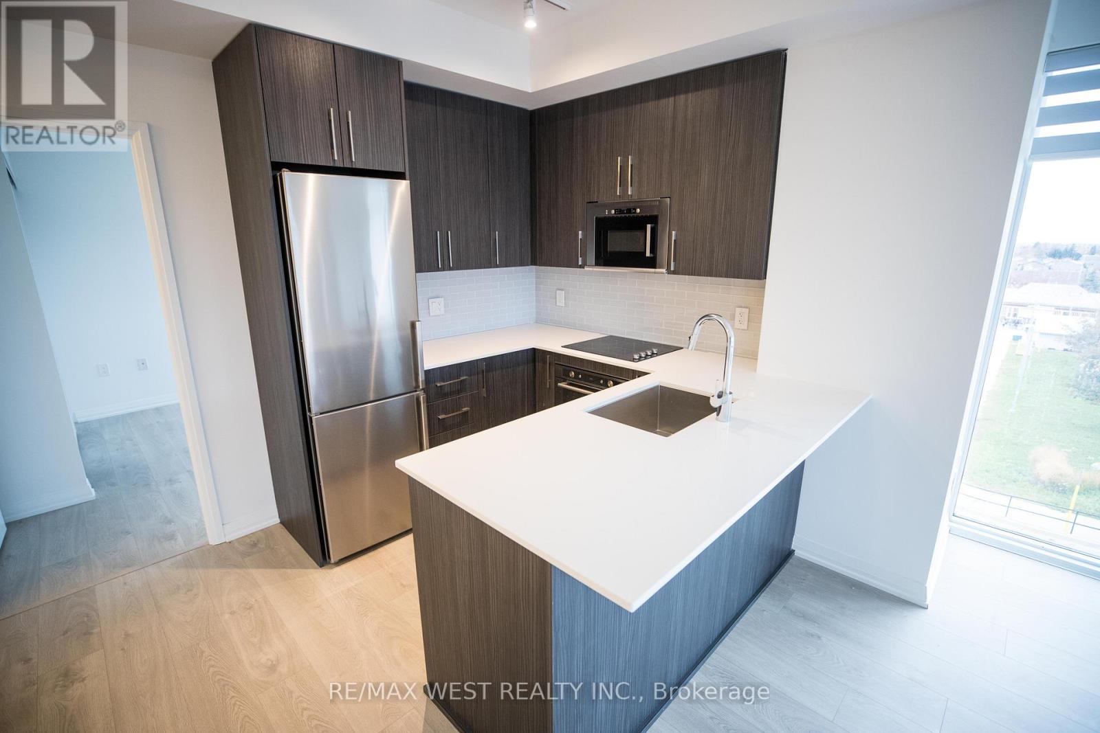 Photo 10 of 220 99 Eagle Rock Way, Vaughan ON