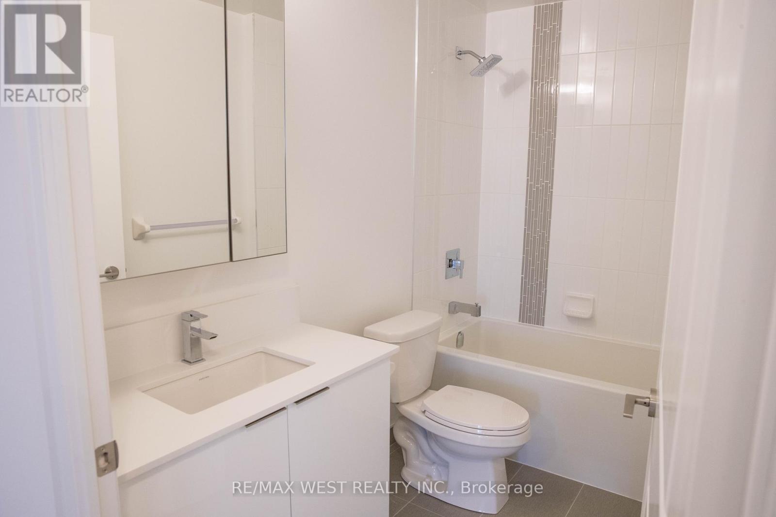 Photo 12 of 220 99 Eagle Rock Way, Vaughan ON