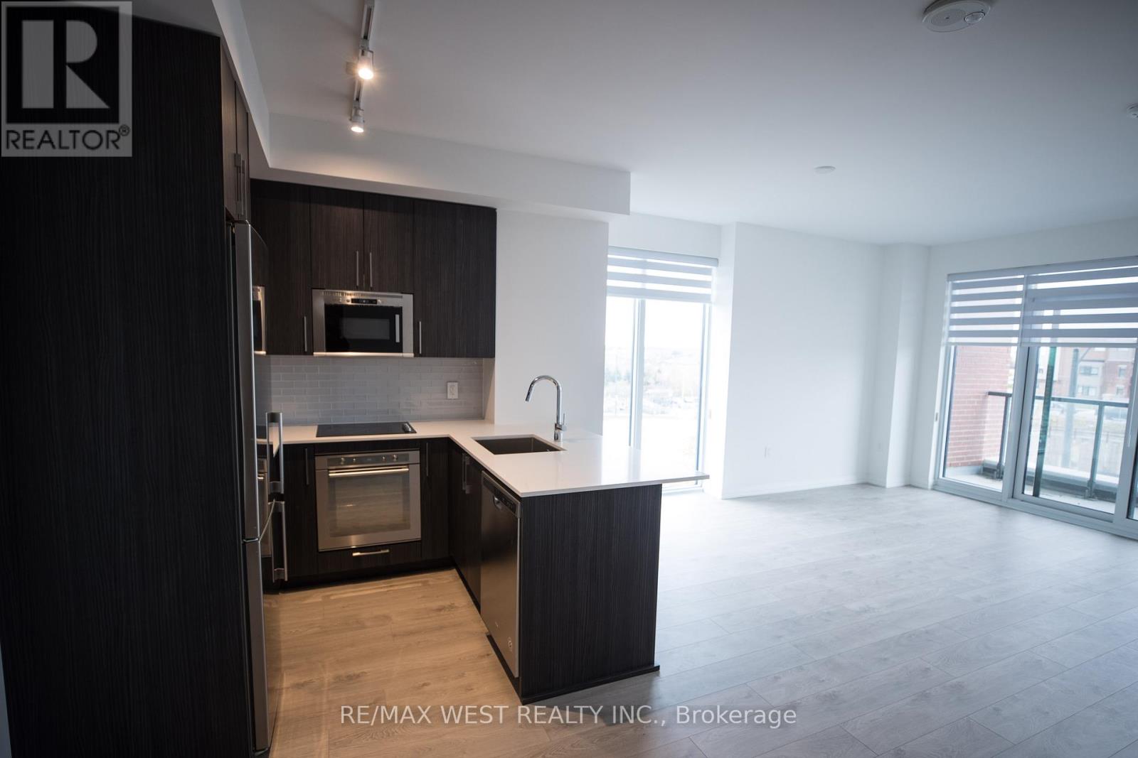 Photo 13 of 220 99 Eagle Rock Way, Vaughan ON
