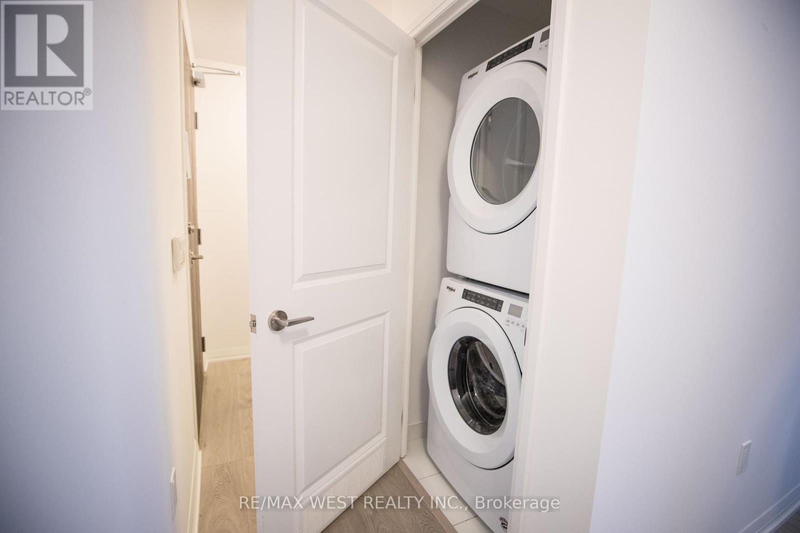 Photo 16 of 220 99 Eagle Rock Way, Vaughan ON