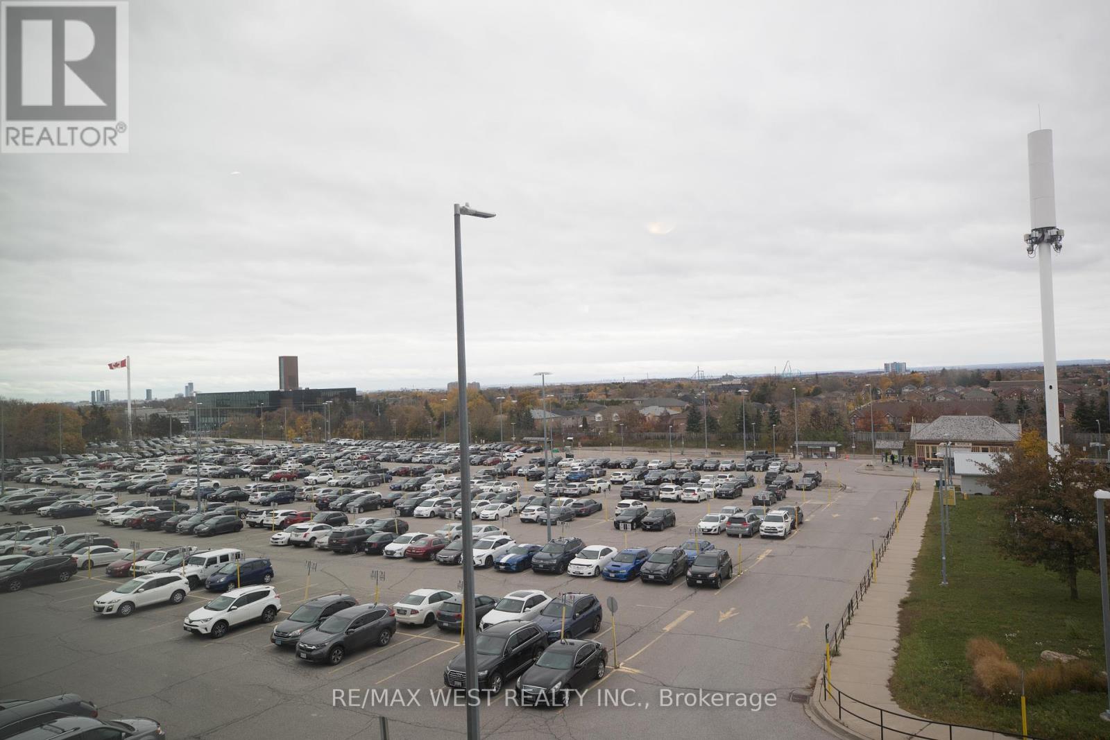 Photo 18 of 220 99 Eagle Rock Way, Vaughan ON