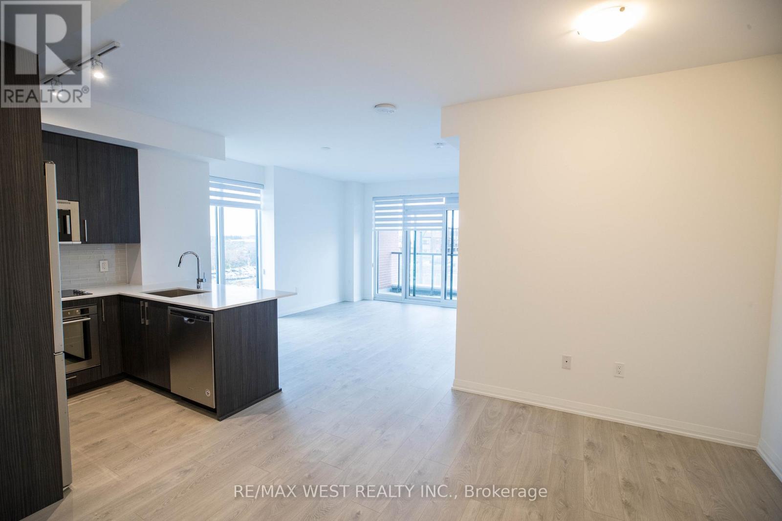 Photo 2 of 220 99 Eagle Rock Way, Vaughan ON