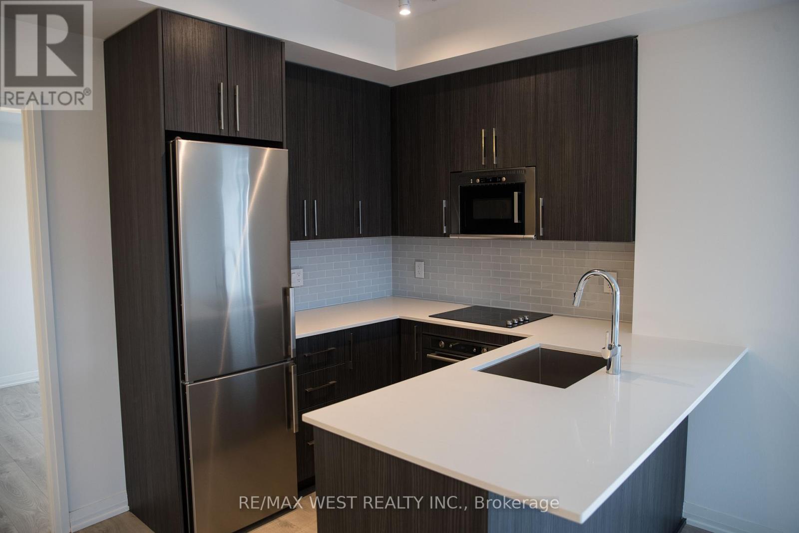 Photo 3 of 220 99 Eagle Rock Way, Vaughan ON