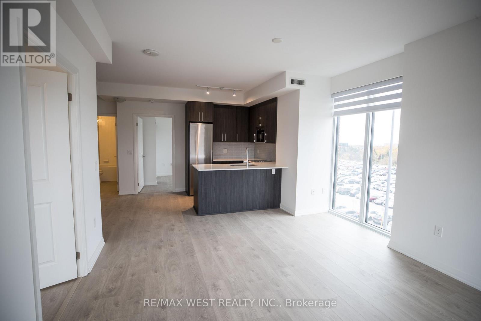 Photo 4 of 220 99 Eagle Rock Way, Vaughan ON