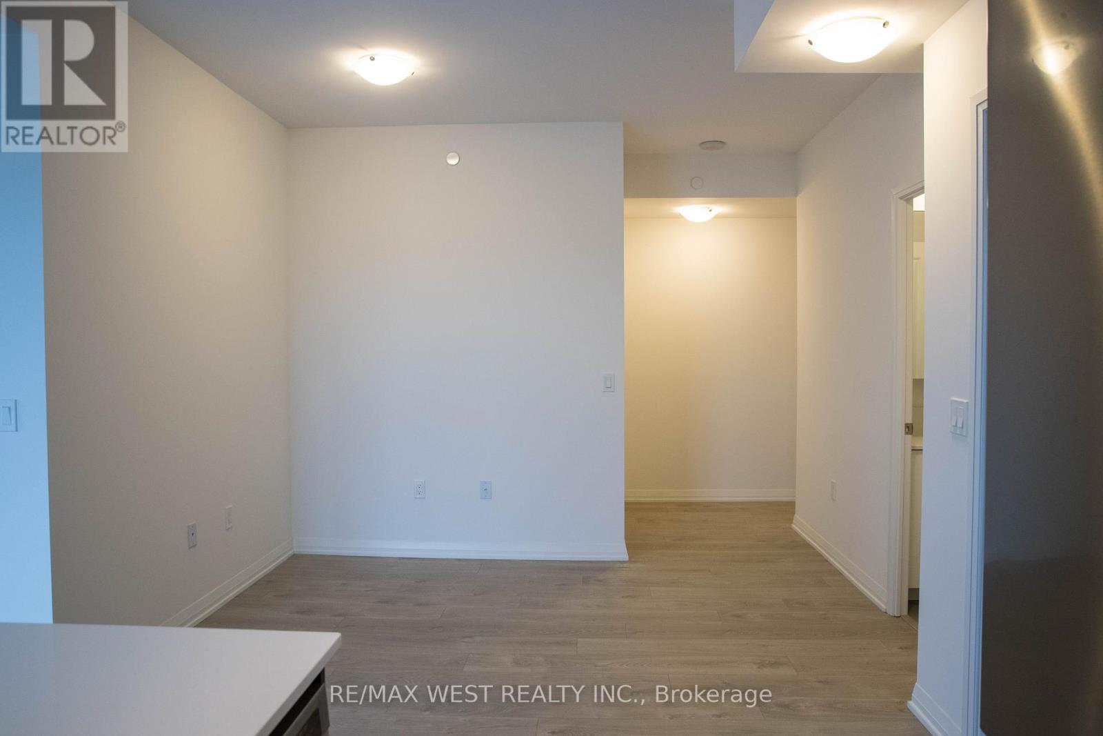 Photo 5 of 220 99 Eagle Rock Way, Vaughan ON