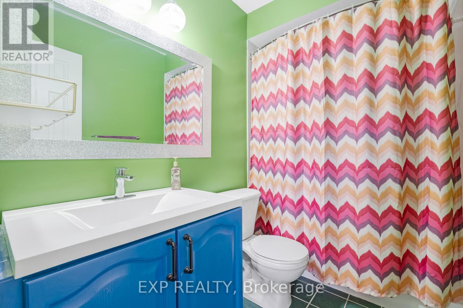 Photo 30 of 69 Clearmeadow Boulevard, Newmarket ON