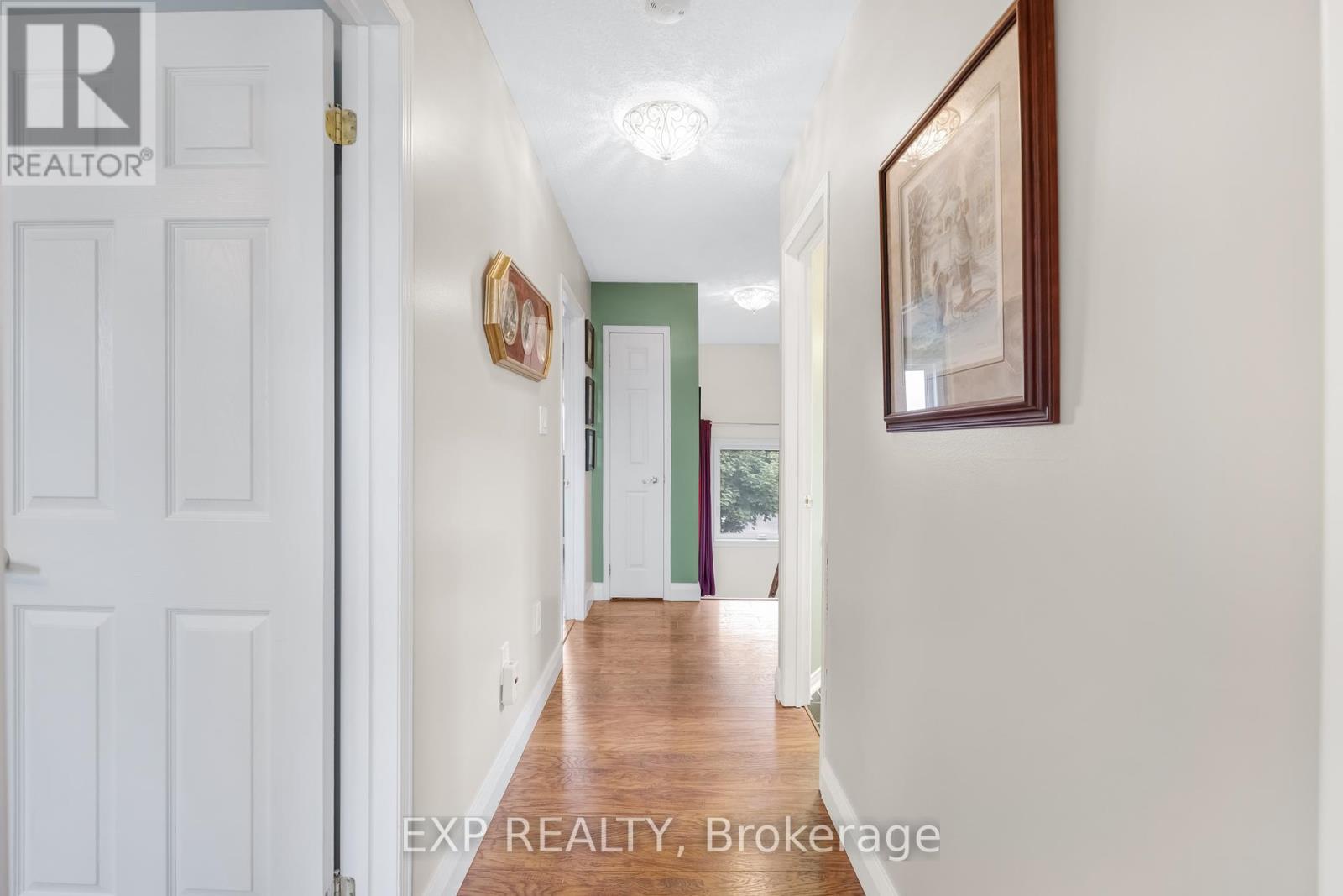 Photo 7 of 69 Clearmeadow Boulevard, Newmarket ON