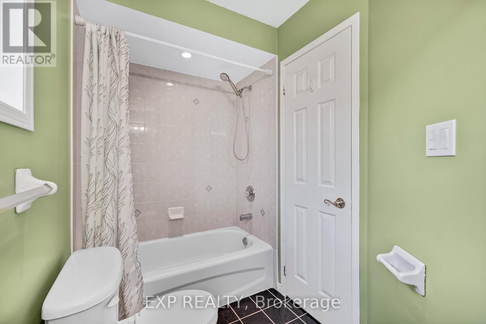 Photo 11 of 69 Clearmeadow Boulevard, Newmarket ON