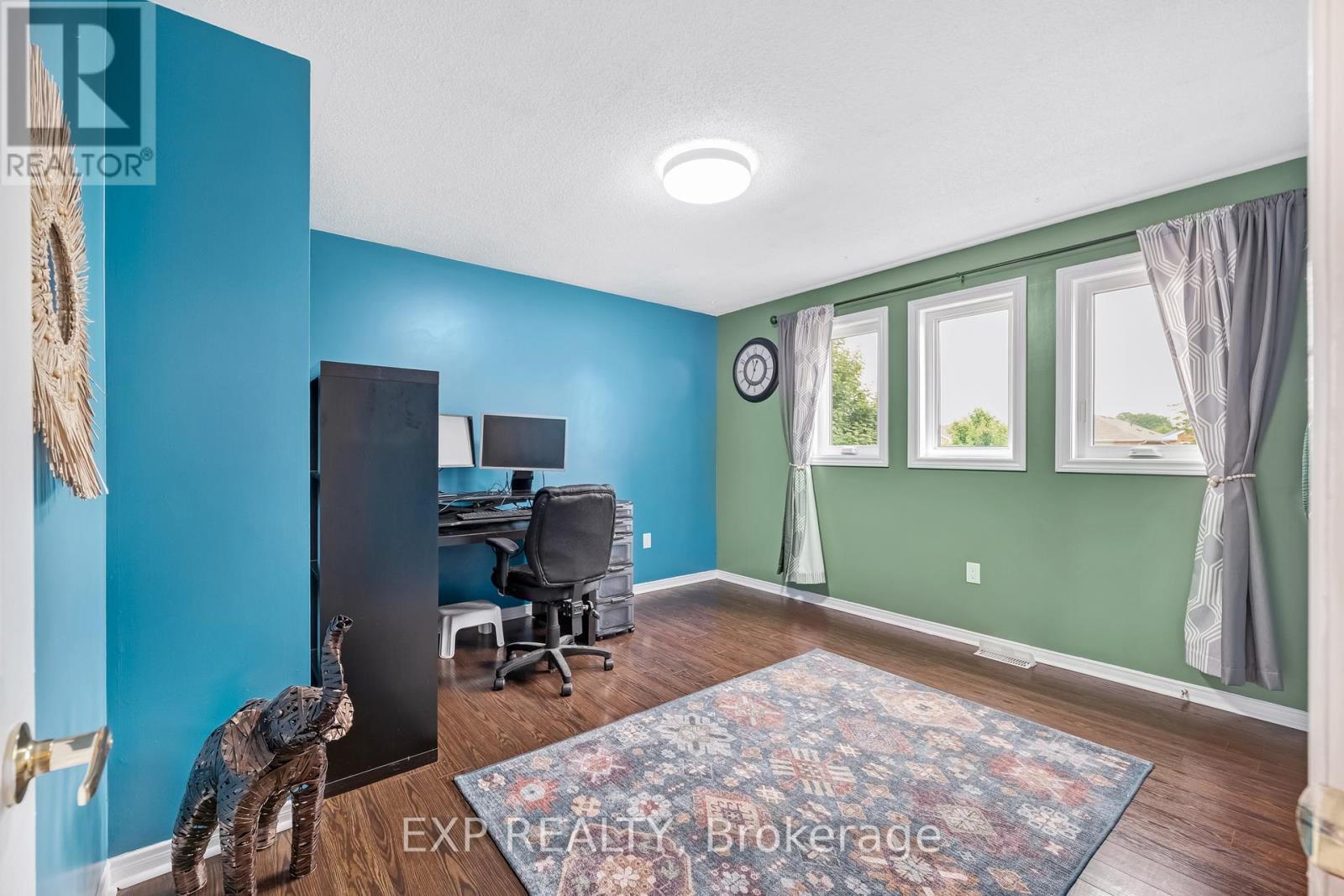 Photo 32 of 69 Clearmeadow Boulevard, Newmarket ON