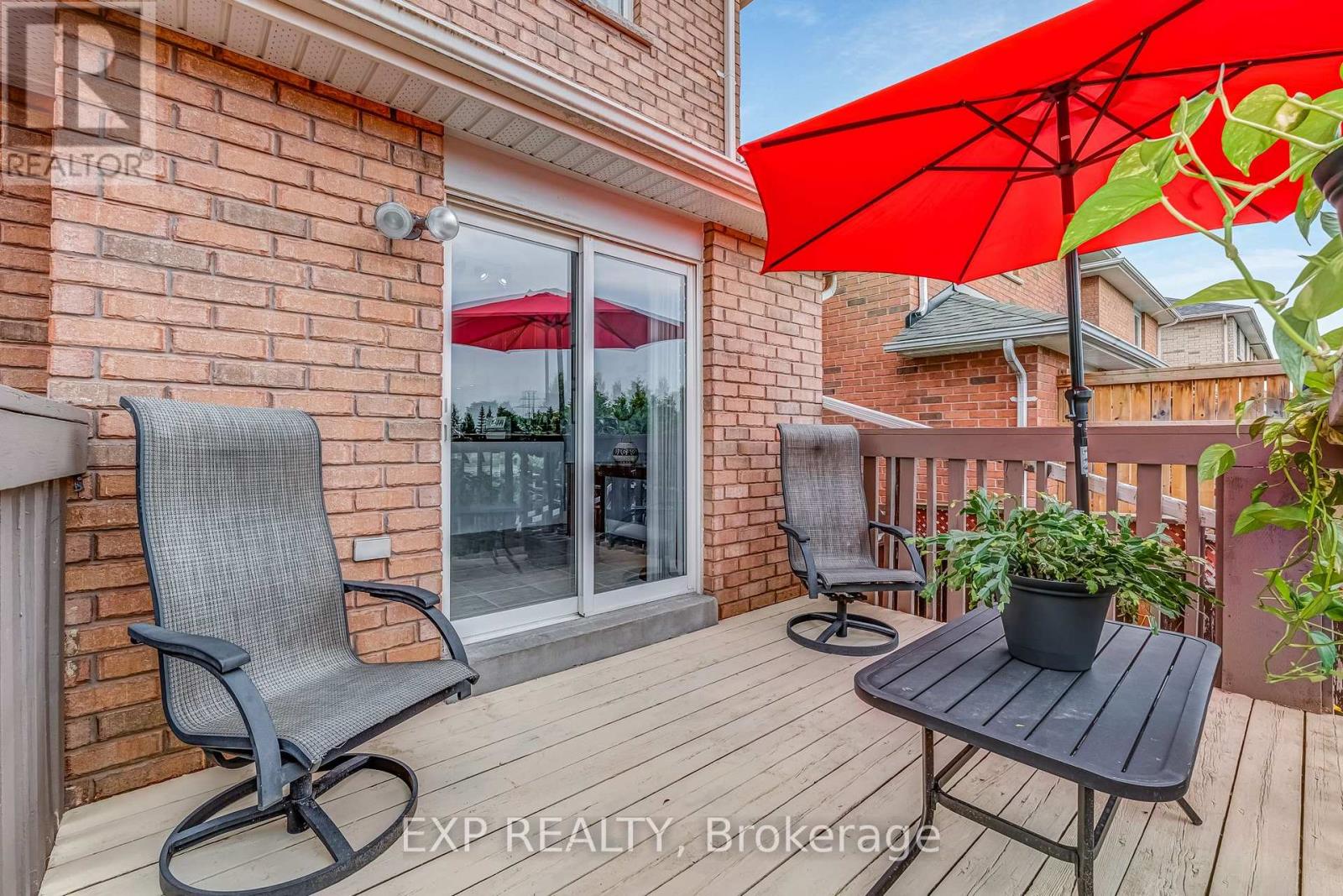 Photo 26 of 69 Clearmeadow Boulevard, Newmarket ON