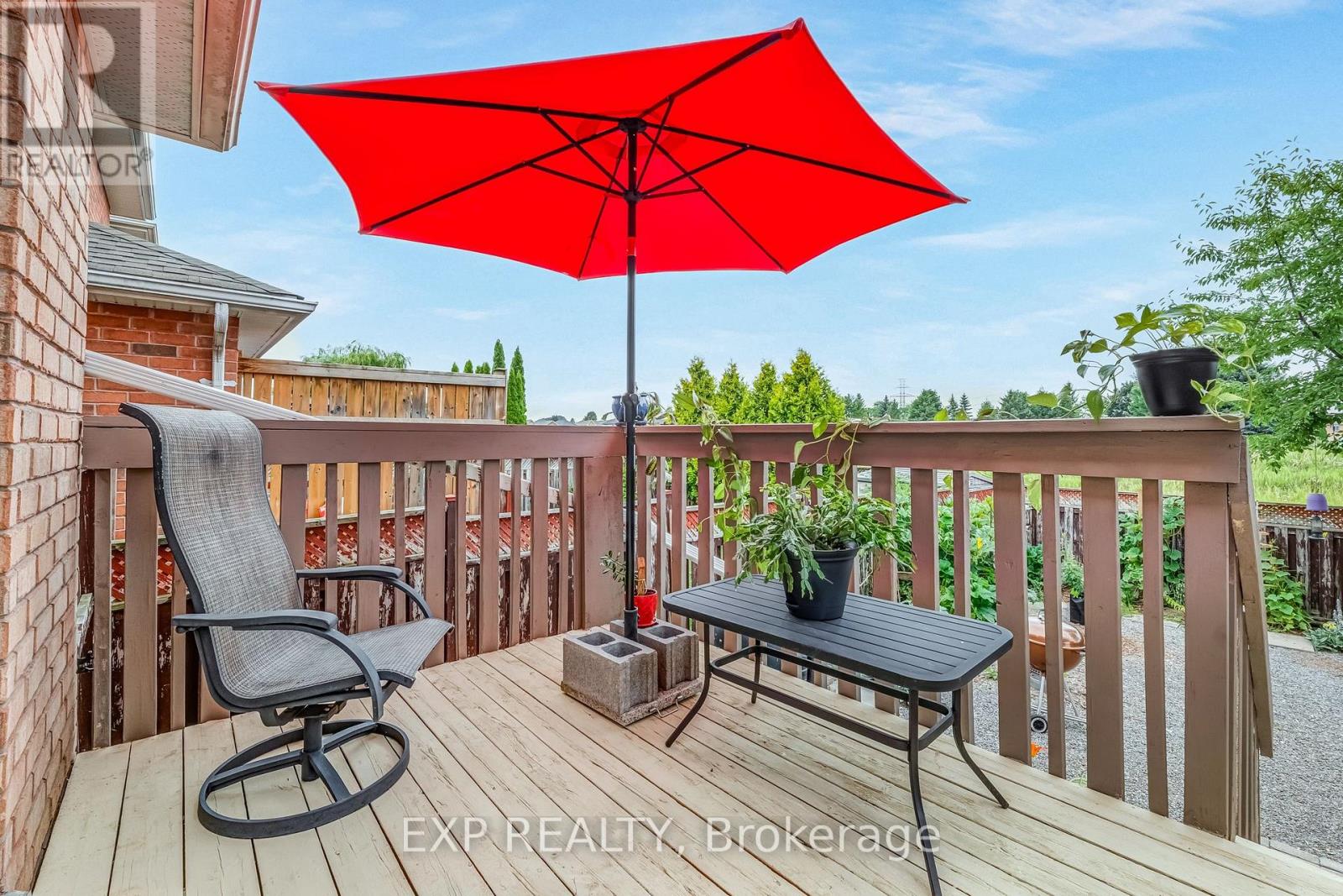 Photo 8 of 69 Clearmeadow Boulevard, Newmarket ON