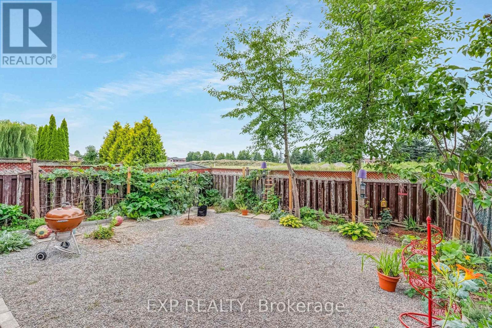 Photo 12 of 69 Clearmeadow Boulevard, Newmarket ON