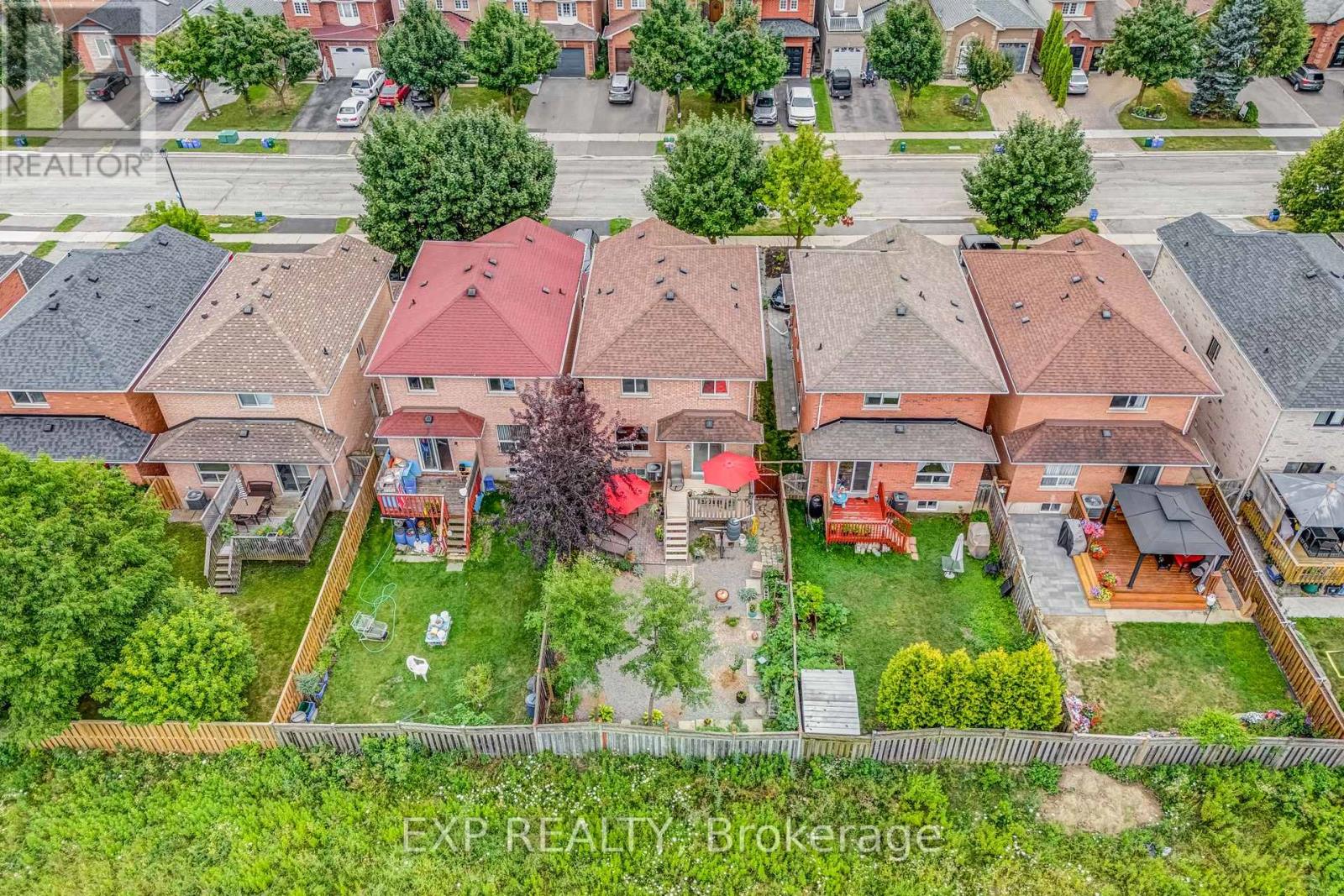 Photo 6 of 69 Clearmeadow Boulevard, Newmarket ON