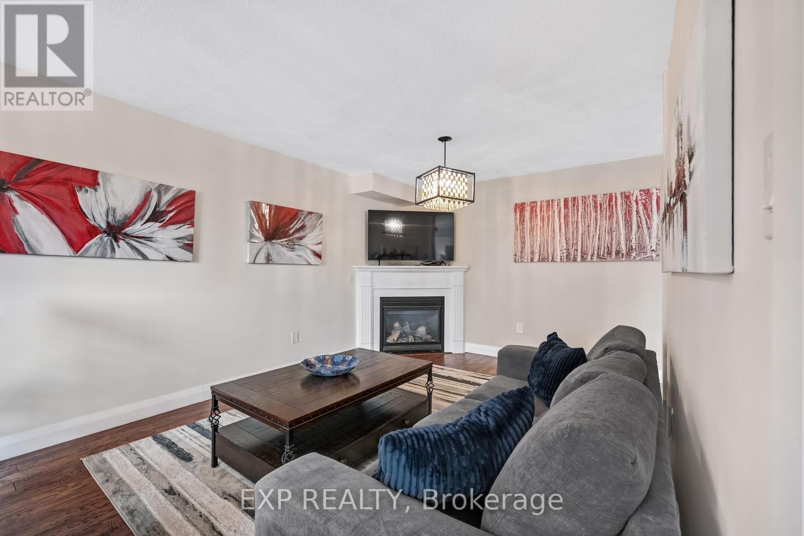 Photo 28 of 69 Clearmeadow Boulevard, Newmarket ON