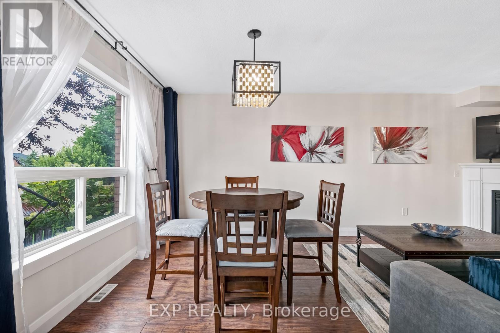 Photo 18 of 69 Clearmeadow Boulevard, Newmarket ON