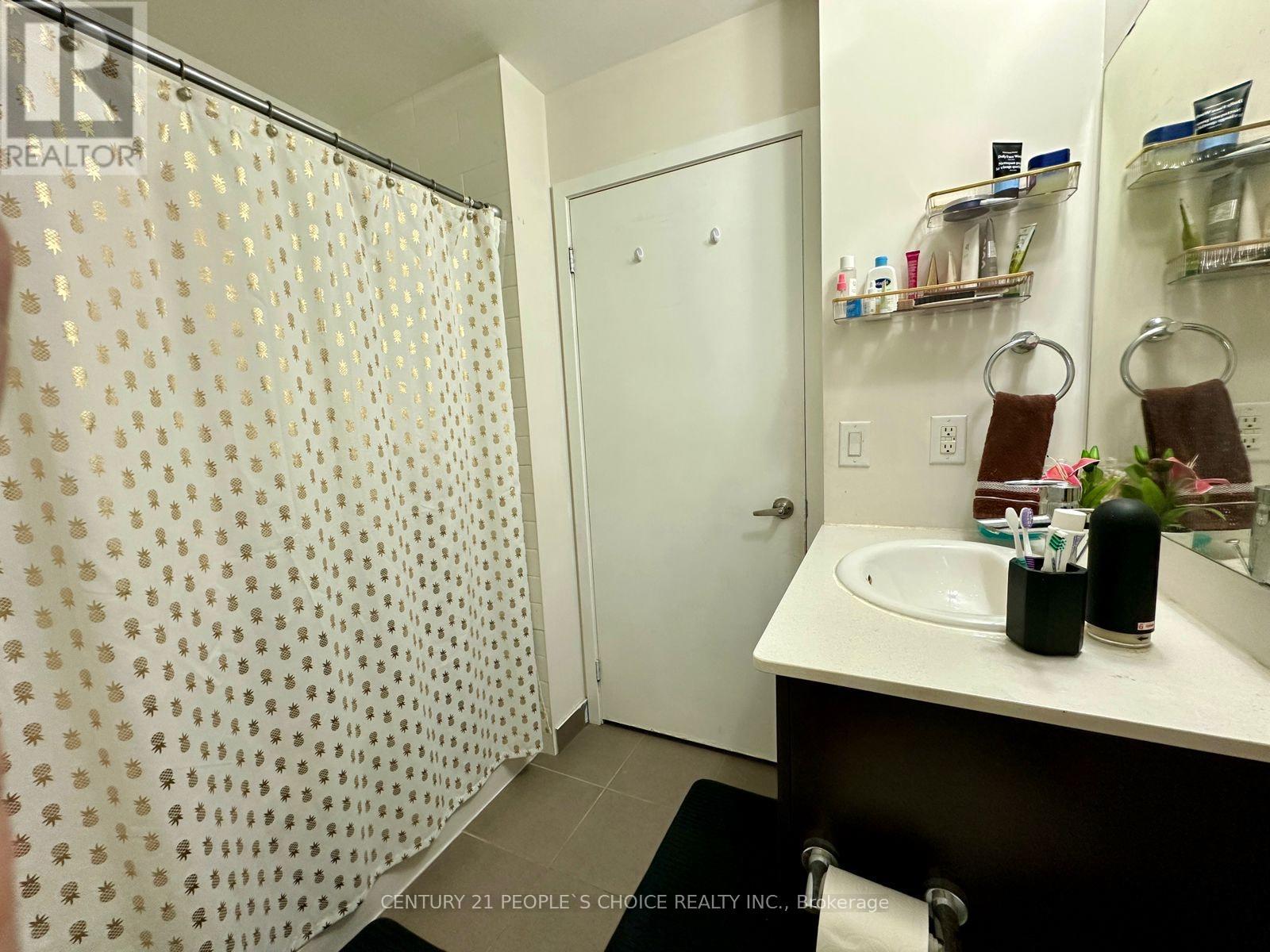 Photo 5 of 1712 360 Square One Drive, Mississauga ON