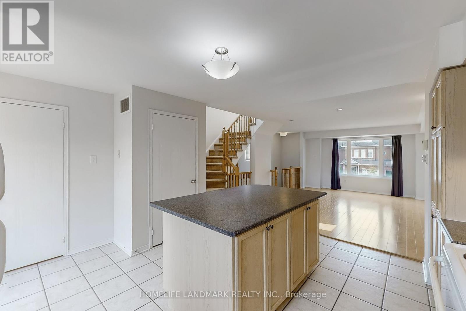 Photo 1 of 31 4965 Southampton Drive, Mississauga ON