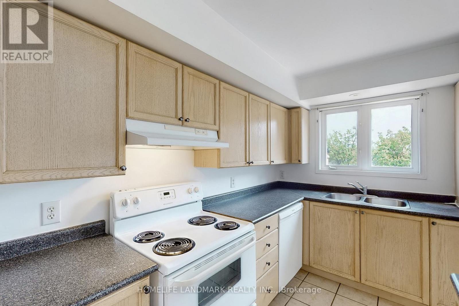 Photo 21 of 31 4965 Southampton Drive, Mississauga ON