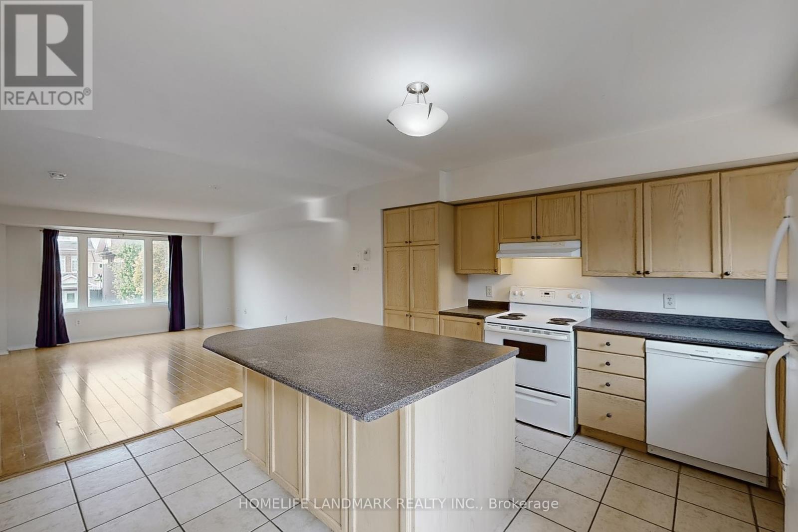 Photo 17 of 31 4965 Southampton Drive, Mississauga ON