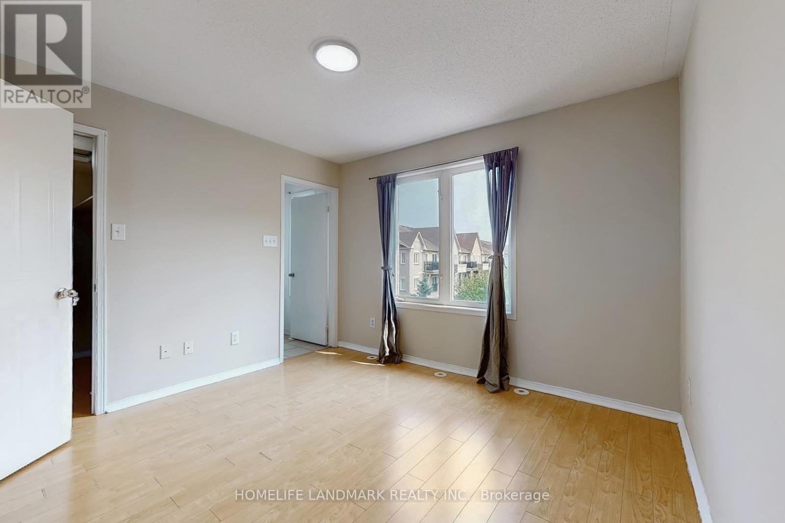 Photo 37 of 31 4965 Southampton Drive, Mississauga ON